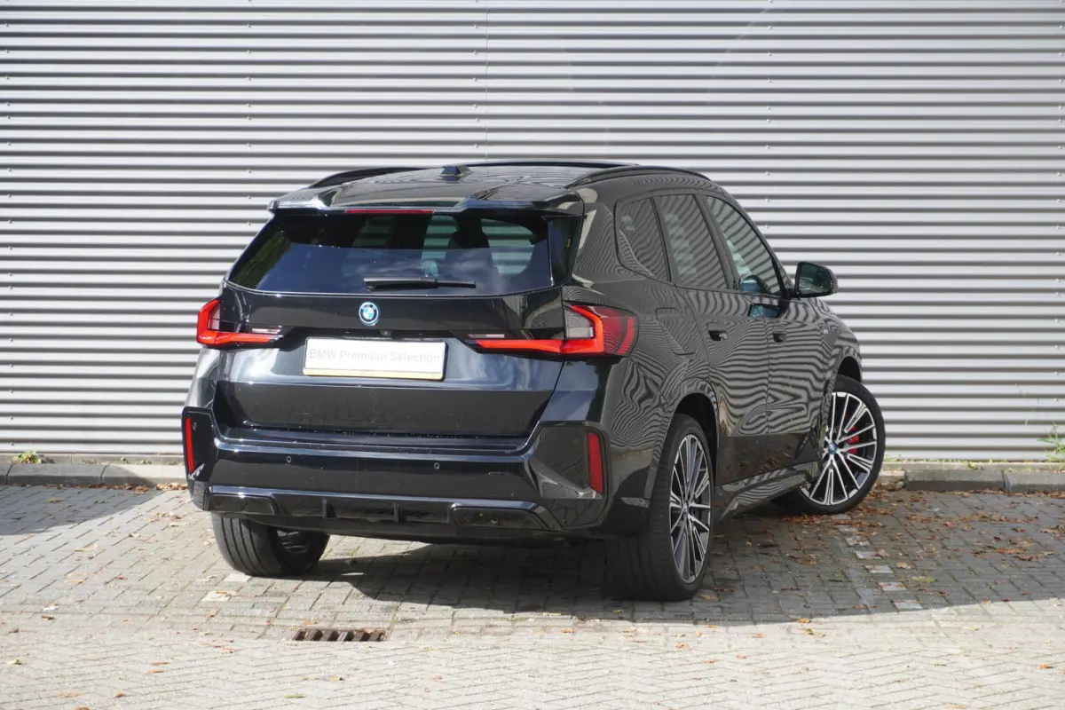 xDrive30 | M Sportpakket Pro | Innovation Pack | Glazen panoramadak | Trekhaak met elektrisch wegklapbare kogel | Harman Kardon HiFi Sound system | Driving Assistant Professional