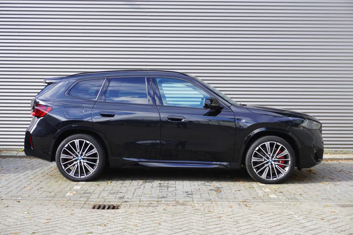xDrive30 | M Sportpakket Pro | Innovation Pack | Glazen panoramadak | Trekhaak met elektrisch wegklapbare kogel | Harman Kardon HiFi Sound system | Driving Assistant Professional