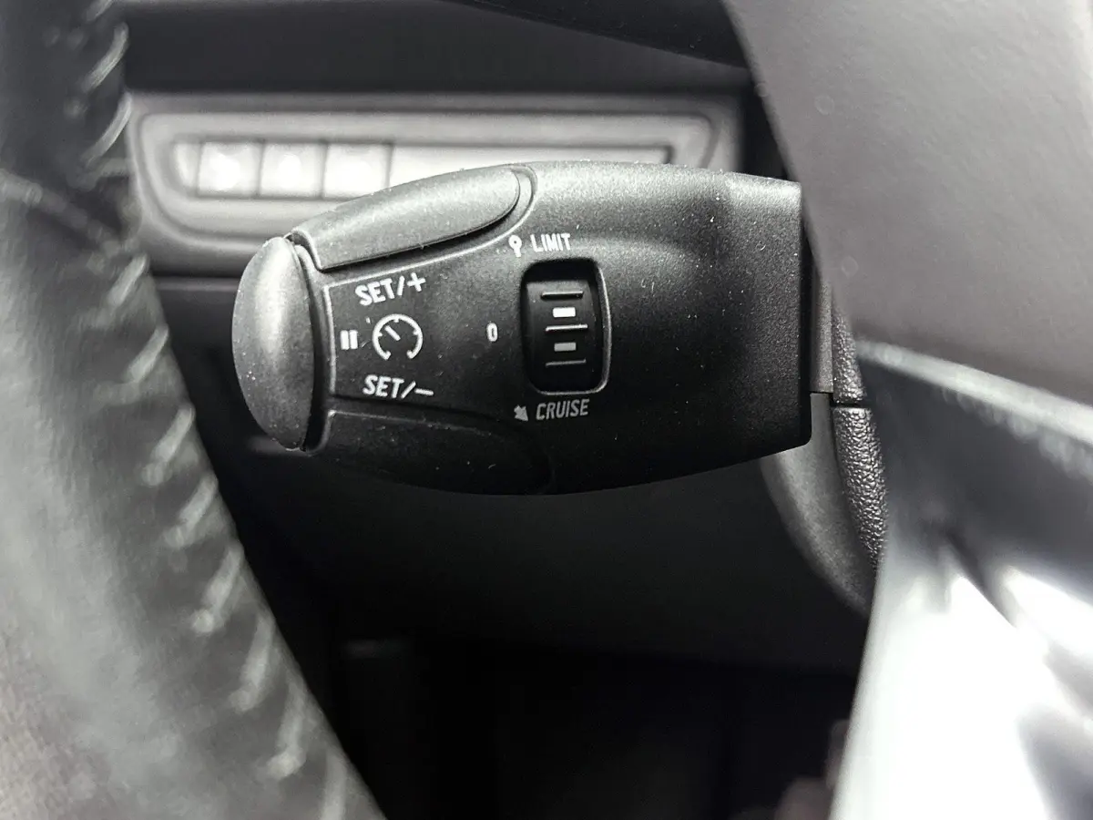 SUV Blue Lion 110pk | Lage kilometerstand! | 1e Eigenaar | Navigatie | Panoramadak | Airco | Cruise Control | Parkeersensoren | DAB+ radio | Bluetooth | Elektrisch inklapbare spiegels | Mult