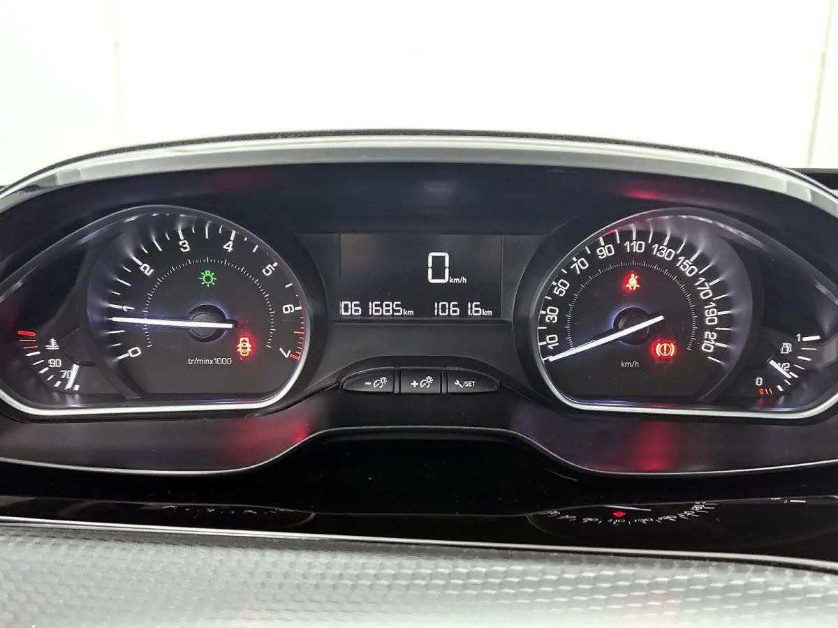 SUV Blue Lion 110pk | Lage kilometerstand! | 1e Eigenaar | Navigatie | Panoramadak | Airco | Cruise Control | Parkeersensoren | DAB+ radio | Bluetooth | Elektrisch inklapbare spiegels | Mult