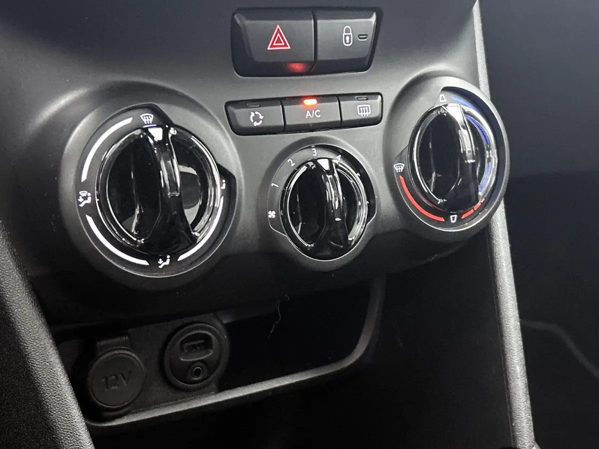 SUV Blue Lion 110pk | Lage kilometerstand! | 1e Eigenaar | Navigatie | Panoramadak | Airco | Cruise Control | Parkeersensoren | DAB+ radio | Bluetooth | Elektrisch inklapbare spiegels | Mult