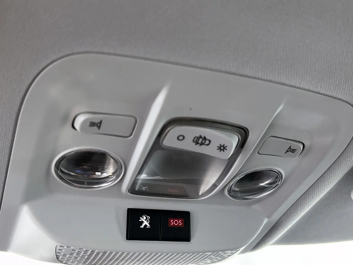 SUV Blue Lion 110pk | Lage kilometerstand! | 1e Eigenaar | Navigatie | Panoramadak | Airco | Cruise Control | Parkeersensoren | DAB+ radio | Bluetooth | Elektrisch inklapbare spiegels | Mult