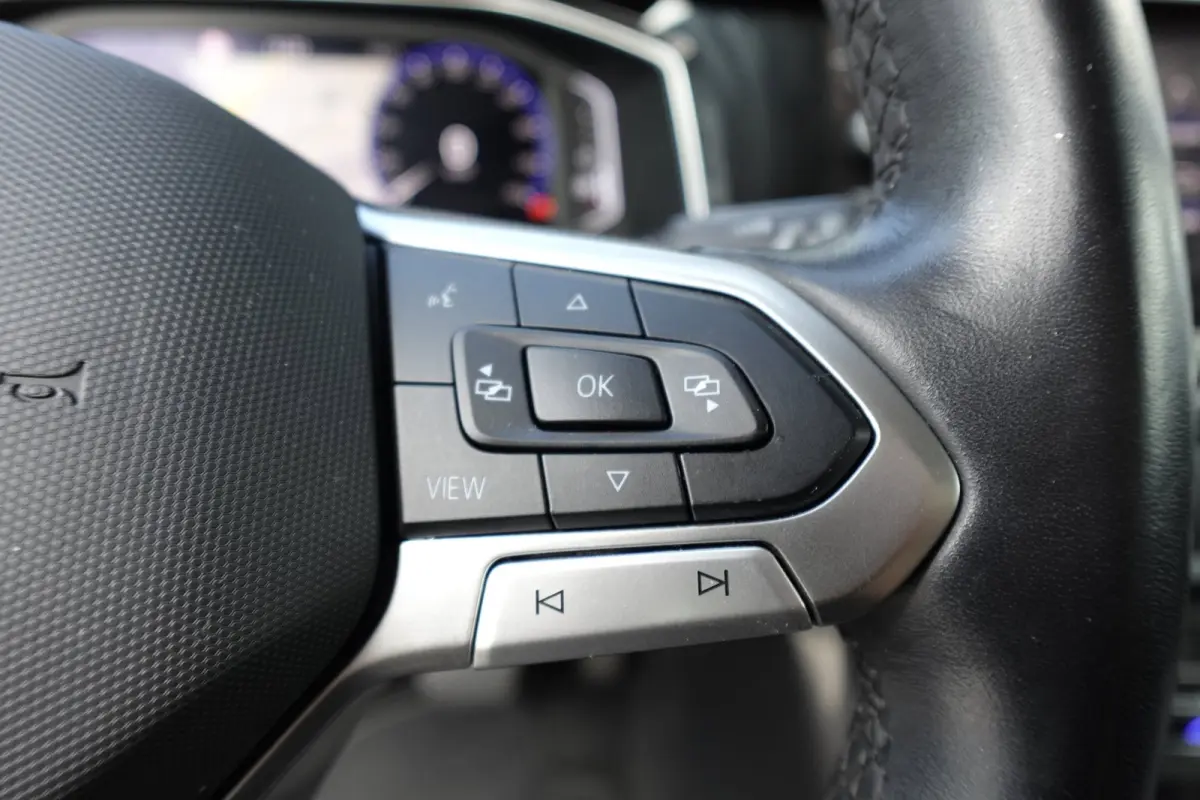 1.0 TSI R-Line Business KEYLESS CARPLAY CAM