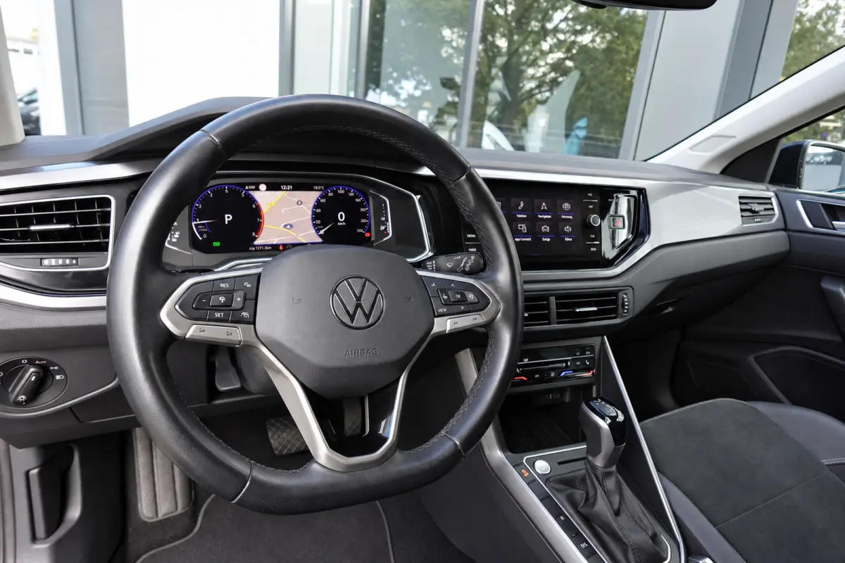 1.0 TSI R-Line Business KEYLESS CARPLAY CAM