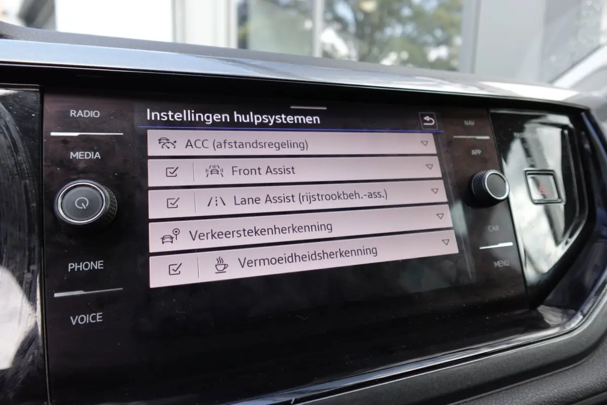 1.0 TSI R-Line Business KEYLESS CARPLAY CAM