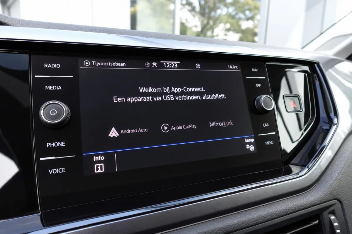 1.0 TSI R-Line Business KEYLESS CARPLAY CAM