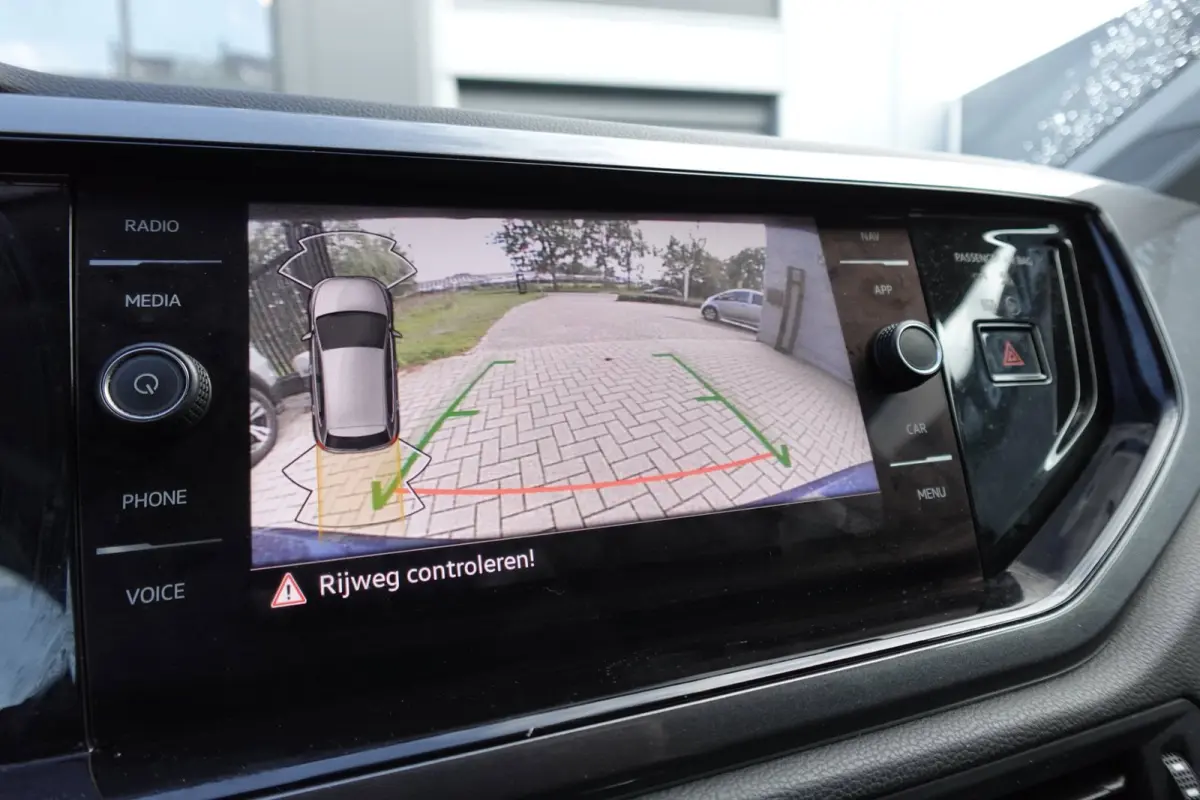 1.0 TSI R-Line Business KEYLESS CARPLAY CAM