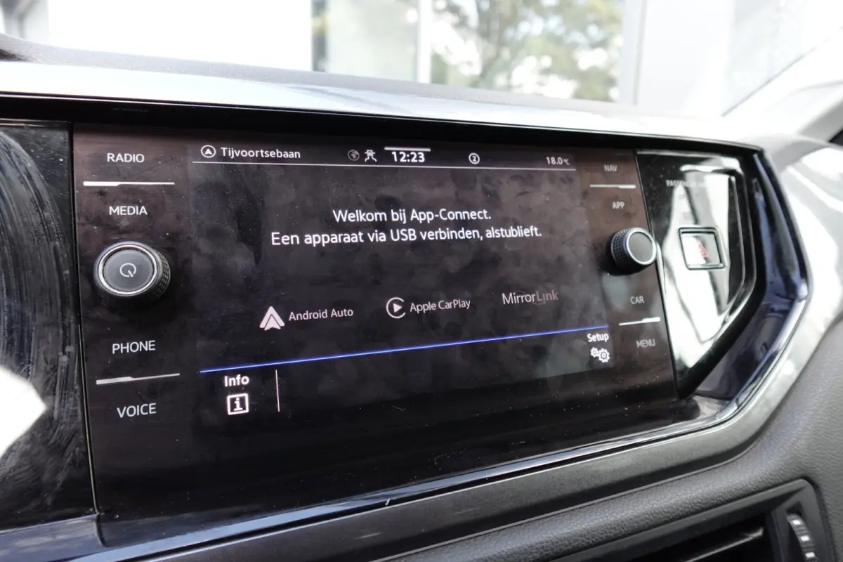 1.0 TSI R-Line Business KEYLESS CARPLAY CAM