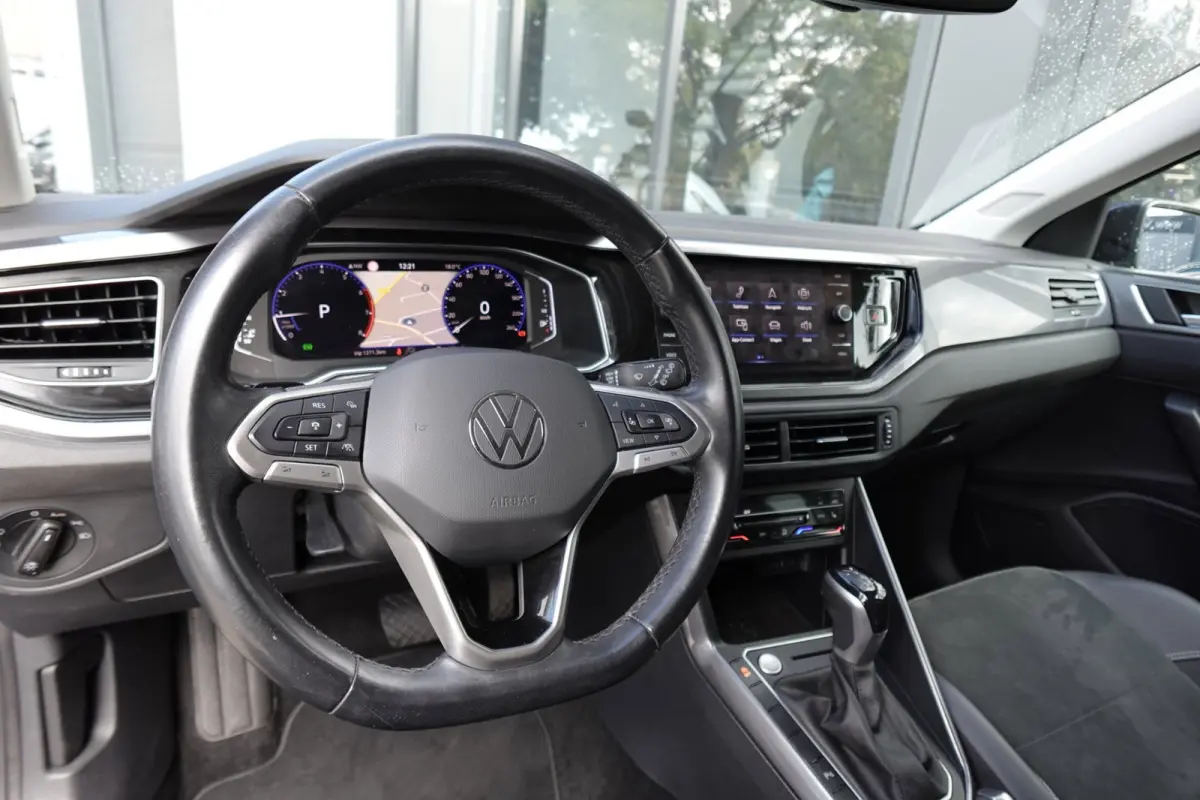 1.0 TSI R-Line Business KEYLESS CARPLAY CAM