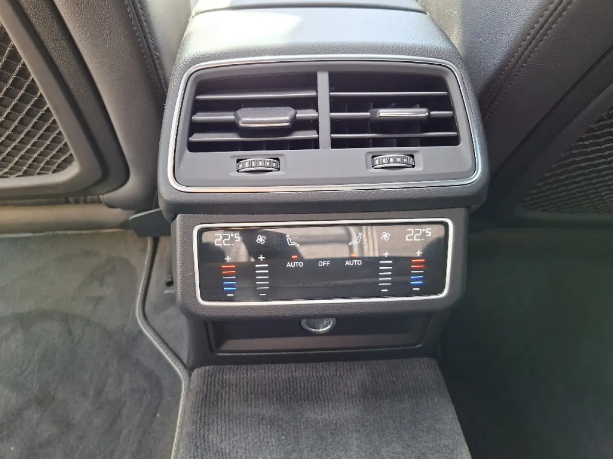 50 TFSI e Quattro S-Line edition * Panoramadak * B&O * Navigatiesysteem* Stoel/stuurverwarming *