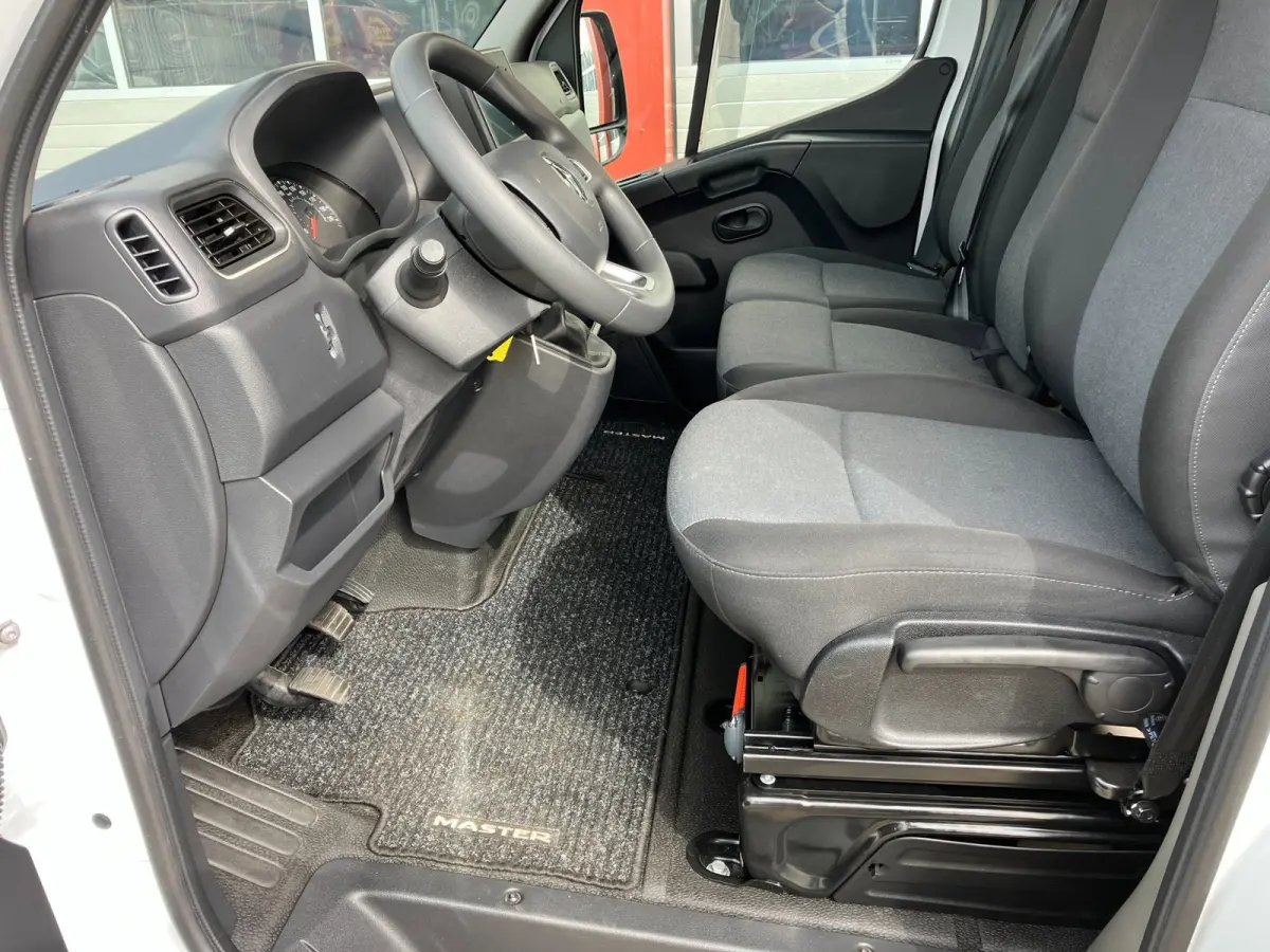 T35 2.3 dCi 135 L3H2 Work Edition Geschikt voor de Kart sport / race sport