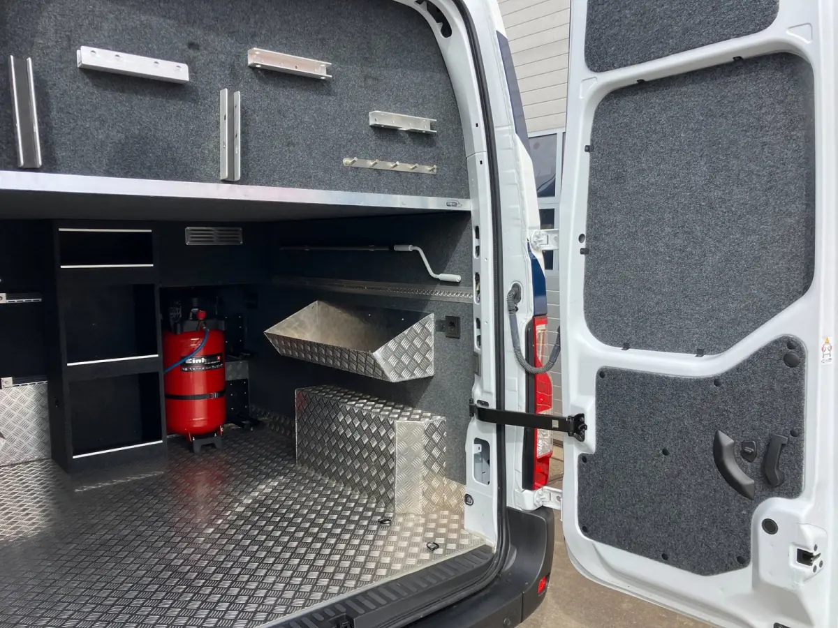 T35 2.3 dCi 135 L3H2 Work Edition Geschikt voor de Kart sport / race sport
