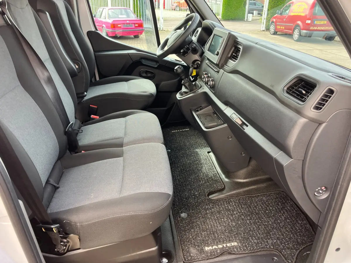 T35 2.3 dCi 135 L3H2 Work Edition Geschikt voor de Kart sport / race sport