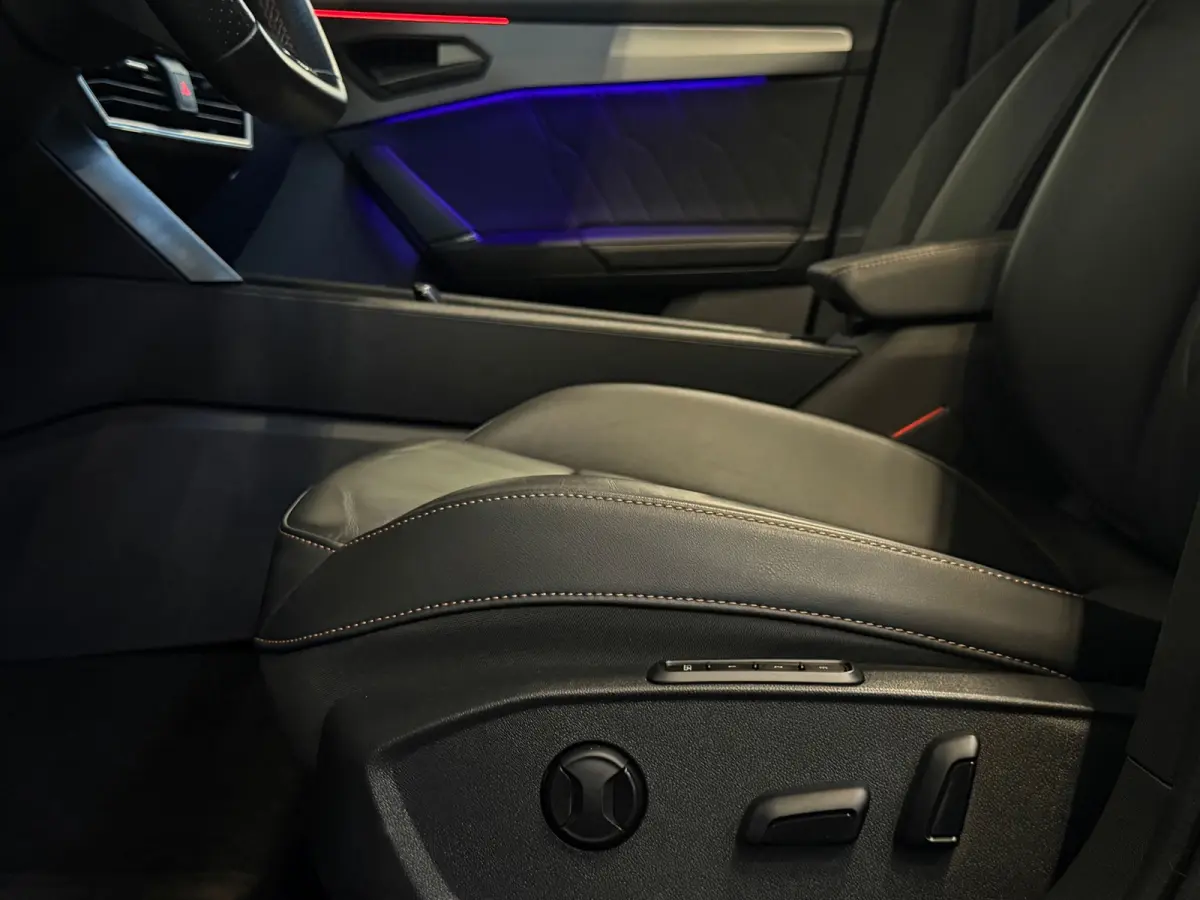 1.4 e-Hybrid VZ Performance Pano 360 Leder Keyless Sfeer