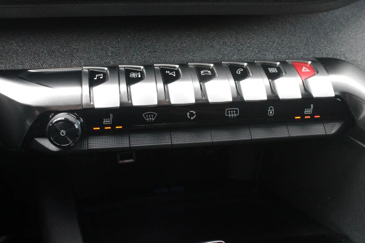 1.2 130PK AUTOMAAT ALLURE | LEDEREN BEKLEDING | TREKHAAK | ELEKTRISCH BEDIENBARE BESTUUDERSSTOEL MET GEHEUGENFUNCTIE | ADAPTIVE CRUISE CONTROL | ELEKTRISCH BEDIENBARE ACHTERKLEP | APPLE CARP