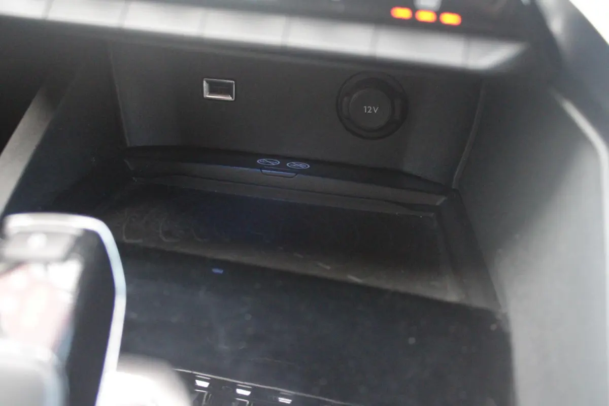 1.2 130PK AUTOMAAT ALLURE | LEDEREN BEKLEDING | TREKHAAK | ELEKTRISCH BEDIENBARE BESTUUDERSSTOEL MET GEHEUGENFUNCTIE | ADAPTIVE CRUISE CONTROL | ELEKTRISCH BEDIENBARE ACHTERKLEP | APPLE CARP