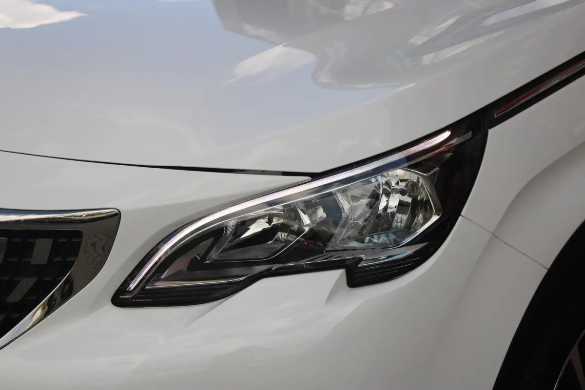 1.2 130PK AUTOMAAT ALLURE | LEDEREN BEKLEDING | TREKHAAK | ELEKTRISCH BEDIENBARE BESTUUDERSSTOEL MET GEHEUGENFUNCTIE | ADAPTIVE CRUISE CONTROL | ELEKTRISCH BEDIENBARE ACHTERKLEP | APPLE CARP