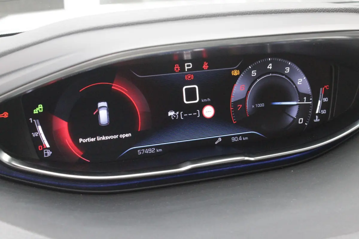 1.2 130PK AUTOMAAT ALLURE | LEDEREN BEKLEDING | TREKHAAK | ELEKTRISCH BEDIENBARE BESTUUDERSSTOEL MET GEHEUGENFUNCTIE | ADAPTIVE CRUISE CONTROL | ELEKTRISCH BEDIENBARE ACHTERKLEP | APPLE CARP