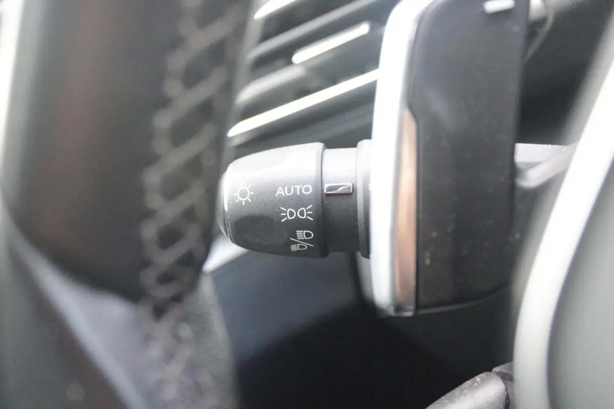 1.2 130PK AUTOMAAT ALLURE | LEDEREN BEKLEDING | TREKHAAK | ELEKTRISCH BEDIENBARE BESTUUDERSSTOEL MET GEHEUGENFUNCTIE | ADAPTIVE CRUISE CONTROL | ELEKTRISCH BEDIENBARE ACHTERKLEP | APPLE CARP