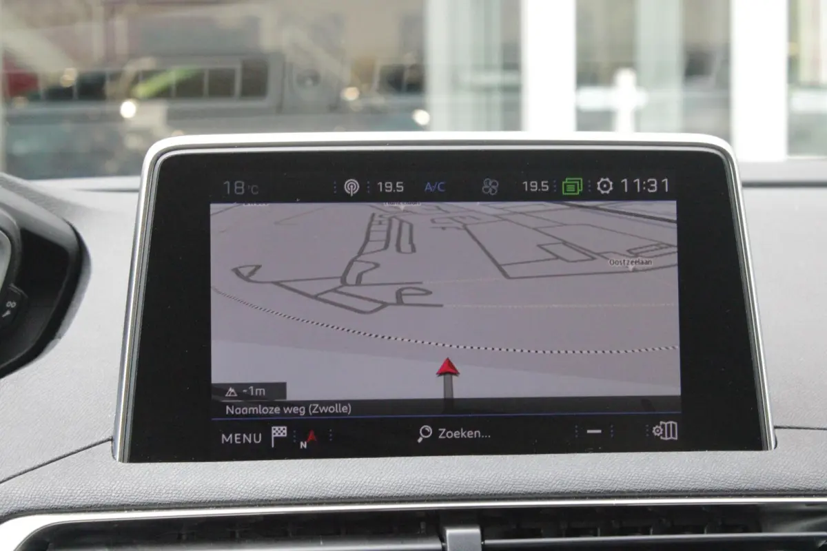 1.2 130PK AUTOMAAT ALLURE | LEDEREN BEKLEDING | TREKHAAK | ELEKTRISCH BEDIENBARE BESTUUDERSSTOEL MET GEHEUGENFUNCTIE | ADAPTIVE CRUISE CONTROL | ELEKTRISCH BEDIENBARE ACHTERKLEP | APPLE CARP