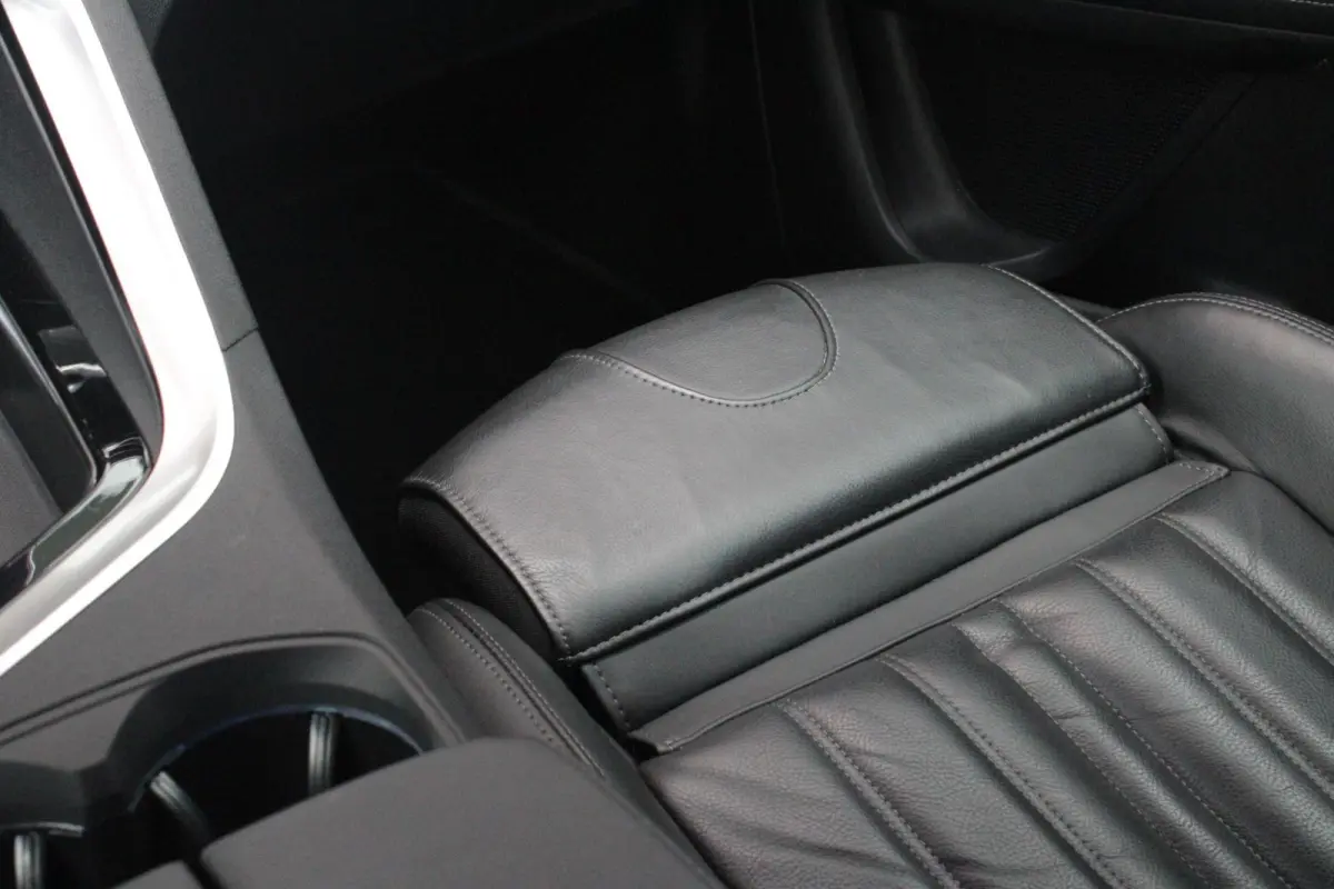 1.2 130PK AUTOMAAT ALLURE | LEDEREN BEKLEDING | TREKHAAK | ELEKTRISCH BEDIENBARE BESTUUDERSSTOEL MET GEHEUGENFUNCTIE | ADAPTIVE CRUISE CONTROL | ELEKTRISCH BEDIENBARE ACHTERKLEP | APPLE CARP