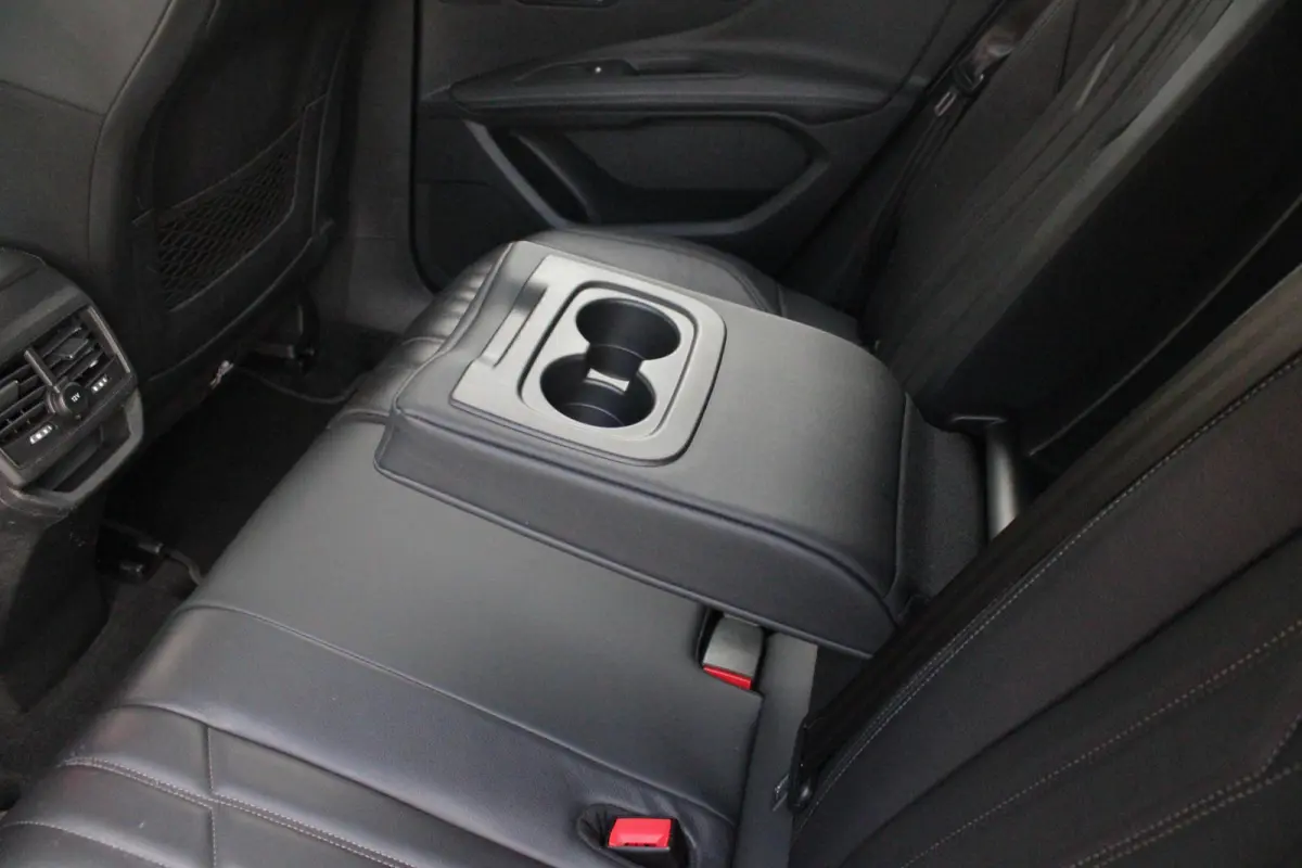 1.2 130PK AUTOMAAT ALLURE | LEDEREN BEKLEDING | TREKHAAK | ELEKTRISCH BEDIENBARE BESTUUDERSSTOEL MET GEHEUGENFUNCTIE | ADAPTIVE CRUISE CONTROL | ELEKTRISCH BEDIENBARE ACHTERKLEP | APPLE CARP