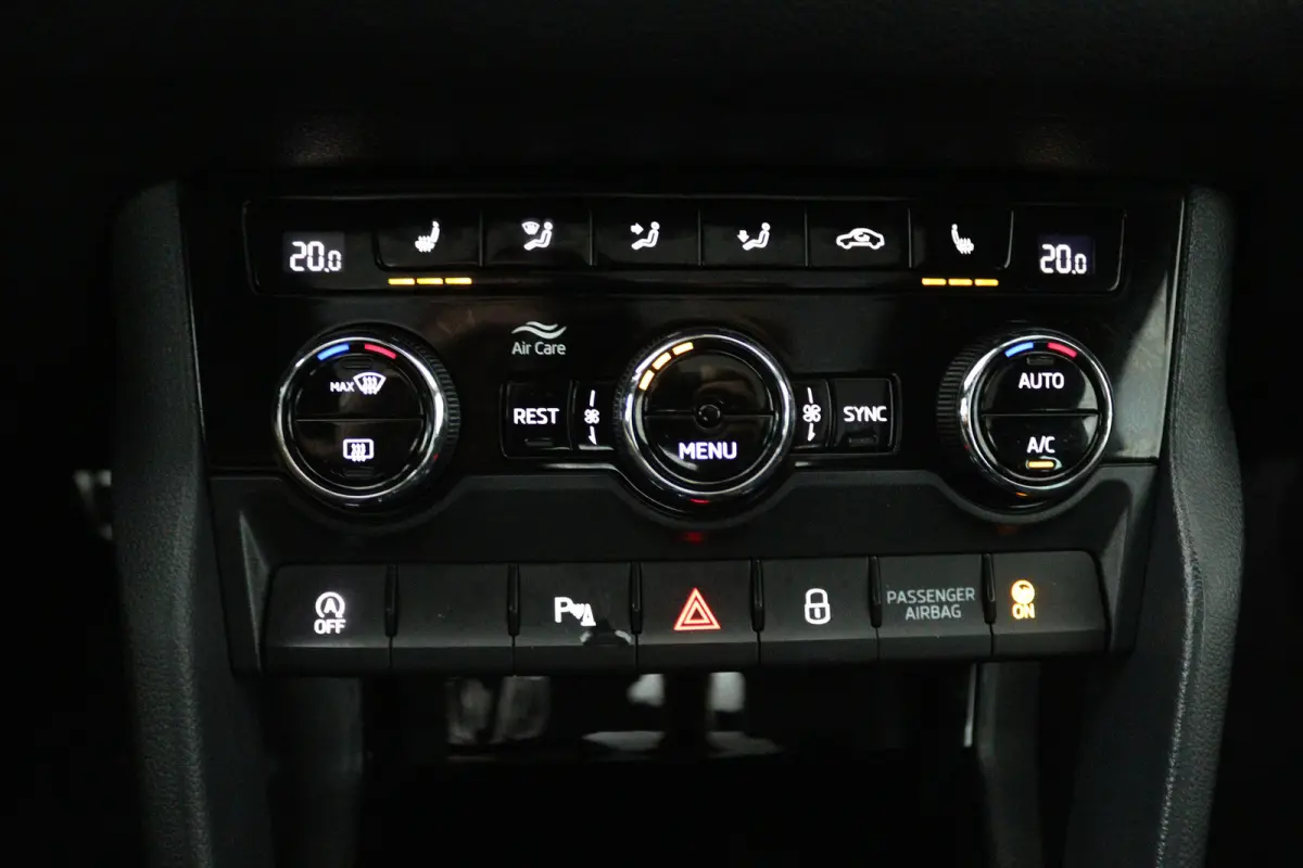 1.5 TSI Sportline Business 7p. (DIGITALE COCKPIT, PANORAMADAK, TREKHAAK, STOELVERWARMING, CAMERA)