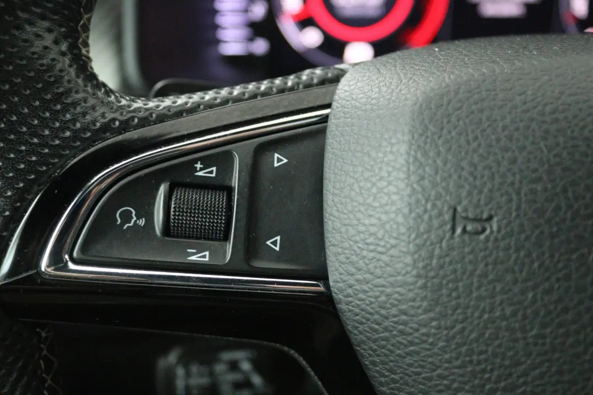 1.5 TSI Sportline Business 7p. (DIGITALE COCKPIT, PANORAMADAK, TREKHAAK, STOELVERWARMING, CAMERA)