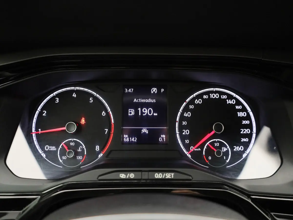 1.0 TSI R-Line Edition | Automaat | Apple Carplay / Android Auto | Achteruitrijcamera | Parkeersensoren | Lichtmetalen Velgen |
