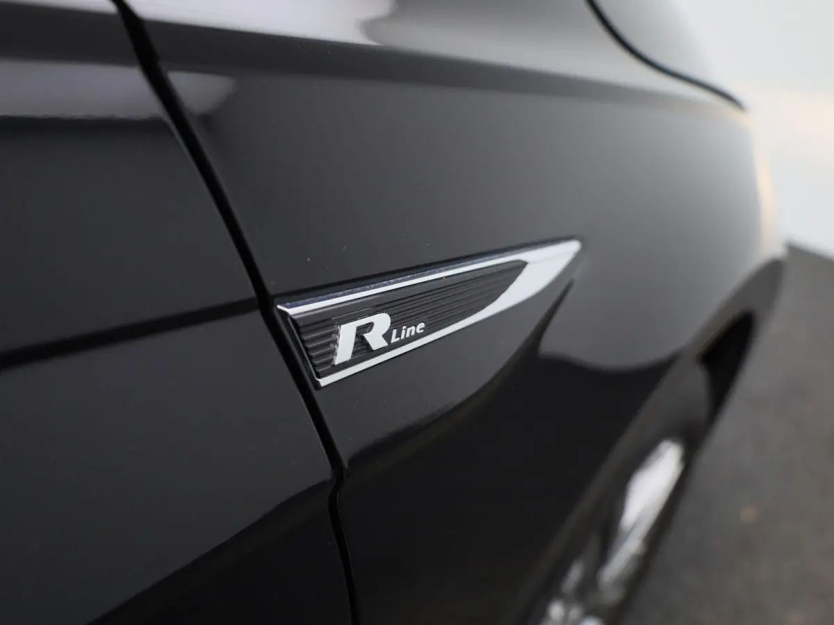 1.0 TSI R-Line Edition | Automaat | Apple Carplay / Android Auto | Achteruitrijcamera | Parkeersensoren | Lichtmetalen Velgen |