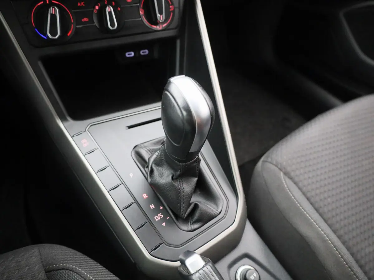 1.0 TSI R-Line Edition | Automaat | Apple Carplay / Android Auto | Achteruitrijcamera | Parkeersensoren | Lichtmetalen Velgen |