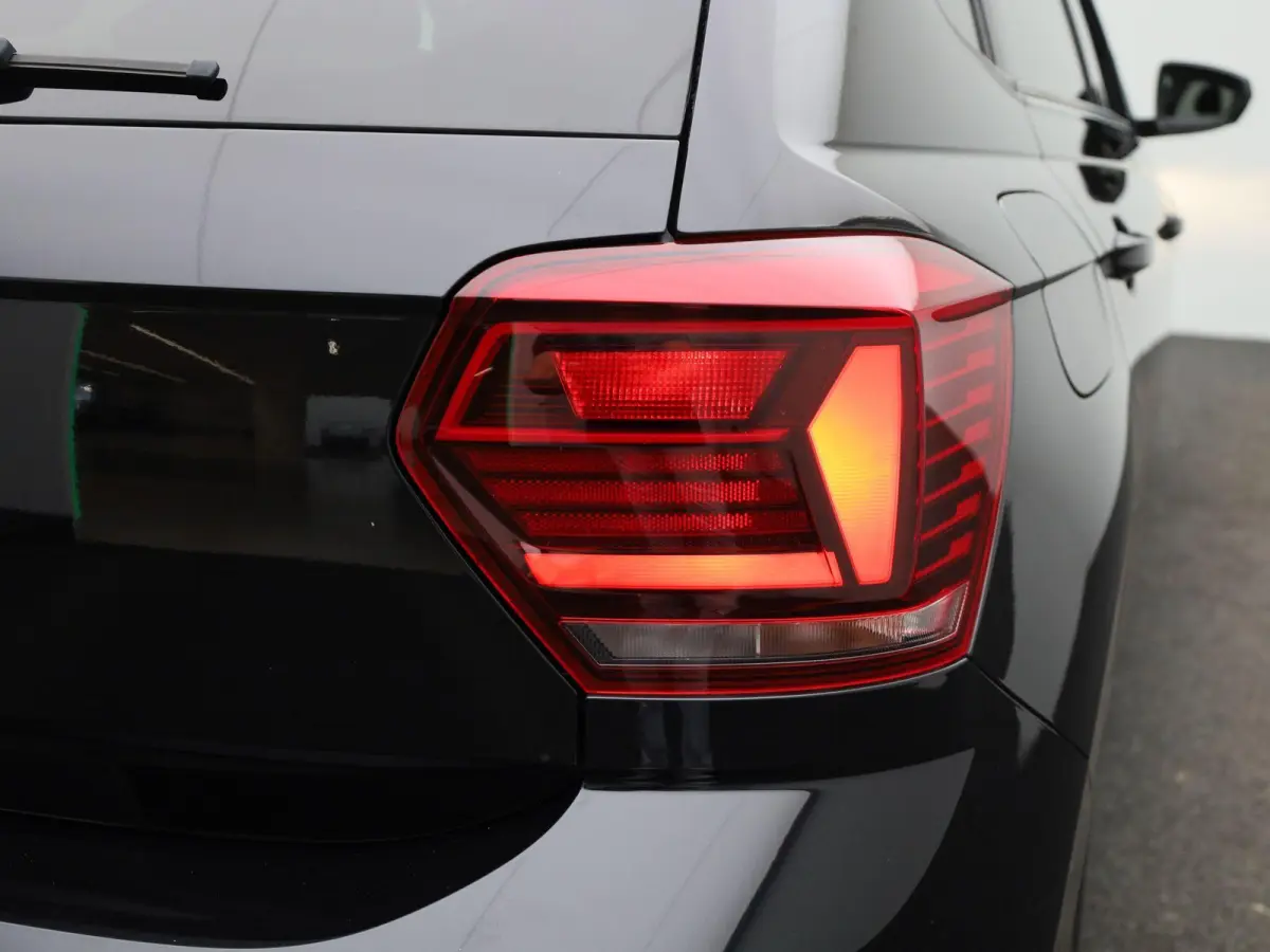1.0 TSI R-Line Edition | Automaat | Apple Carplay / Android Auto | Achteruitrijcamera | Parkeersensoren | Lichtmetalen Velgen |