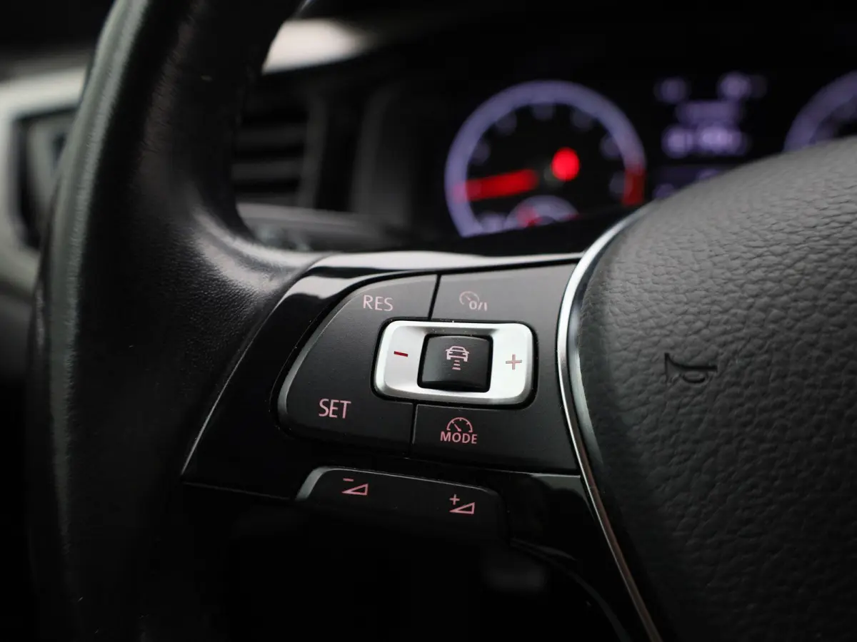 1.0 TSI R-Line Edition | Automaat | Apple Carplay / Android Auto | Achteruitrijcamera | Parkeersensoren | Lichtmetalen Velgen |