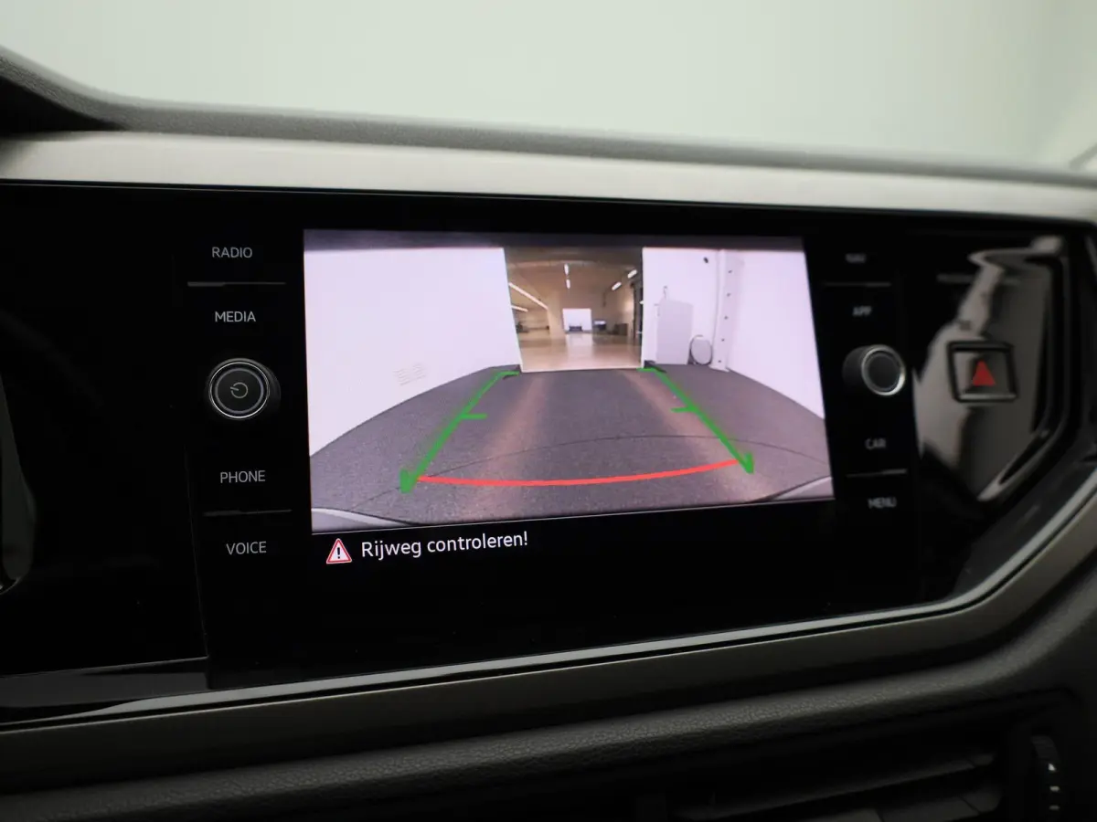 1.0 TSI R-Line Edition | Automaat | Apple Carplay / Android Auto | Achteruitrijcamera | Parkeersensoren | Lichtmetalen Velgen |