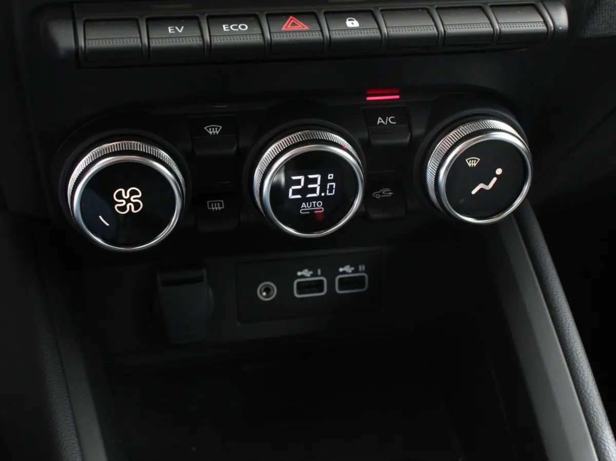 1.6 HEV Automaat Intense DEMO ! Apple Carplay/Android Auto Camera Climate Control Cruise Control Lichtmetalen velgen Digitale Cockpit