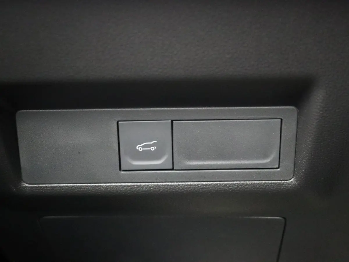 1.8 E-Tech full hybrid 160 iconic | Elektrisch verstelbare voorstoelen | Verwarmbare voorstoelen | Elektrisch bedienbare achterklep | Google Maps navigatiesysteem |