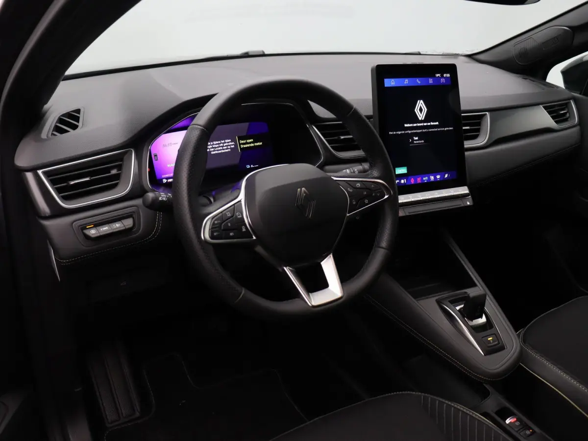 1.8 E-Tech full hybrid 160 iconic | Elektrisch verstelbare voorstoelen | Verwarmbare voorstoelen | Elektrisch bedienbare achterklep | Google Maps navigatiesysteem |