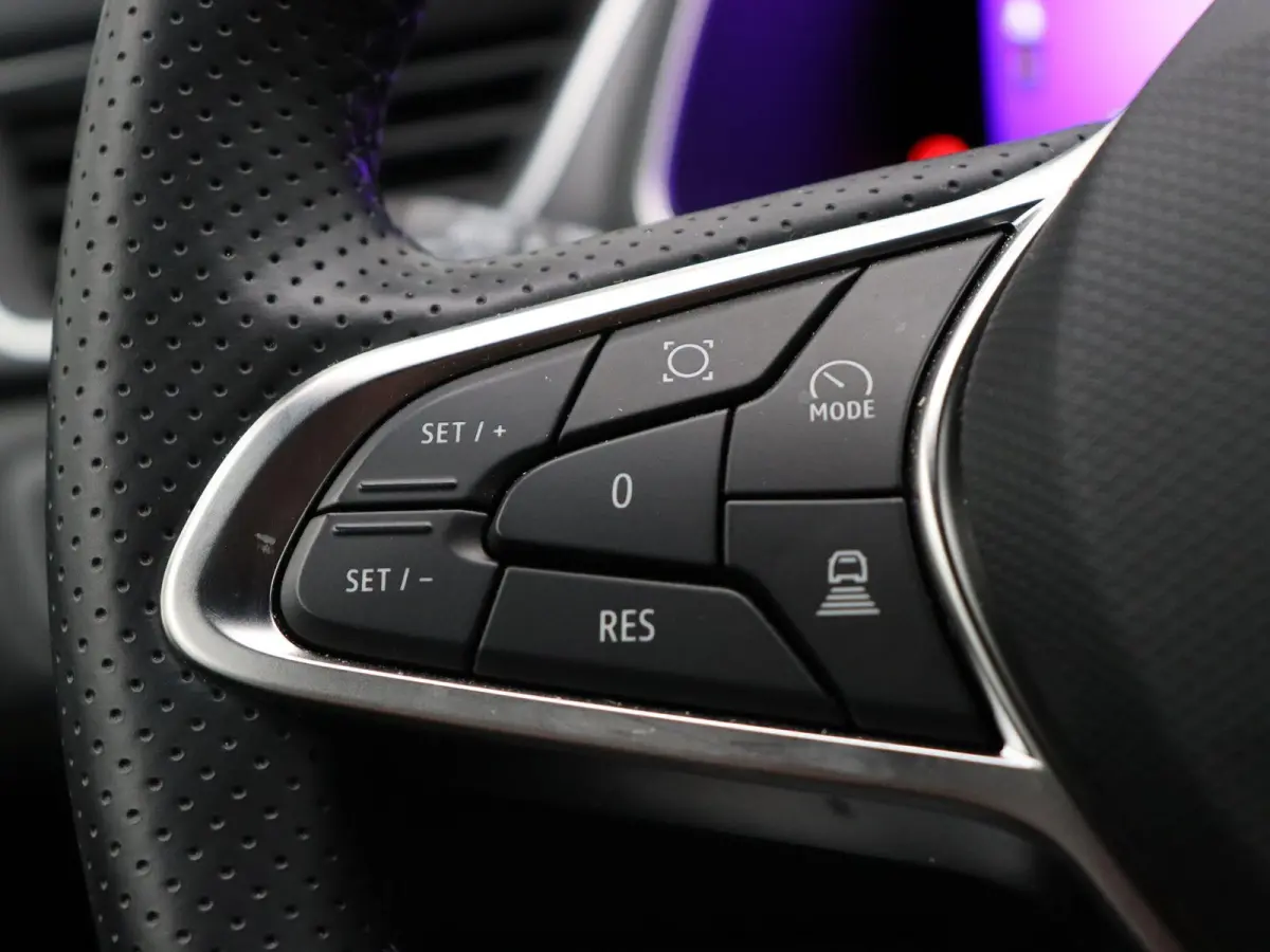 1.8 E-Tech full hybrid 160 iconic | Elektrisch verstelbare voorstoelen | Verwarmbare voorstoelen | Elektrisch bedienbare achterklep | Google Maps navigatiesysteem |