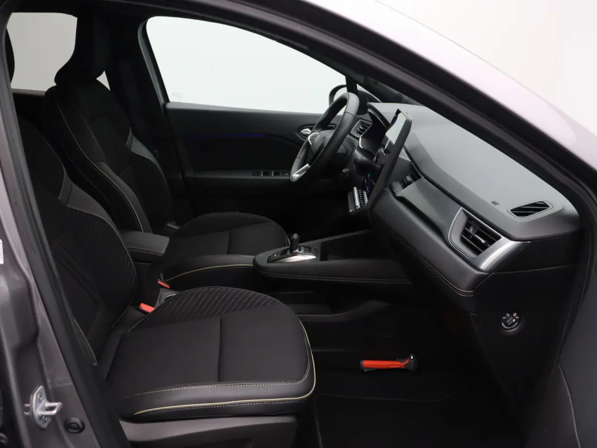 1.8 E-Tech full hybrid 160 iconic | Elektrisch verstelbare voorstoelen | Verwarmbare voorstoelen | Elektrisch bedienbare achterklep | Google Maps navigatiesysteem |