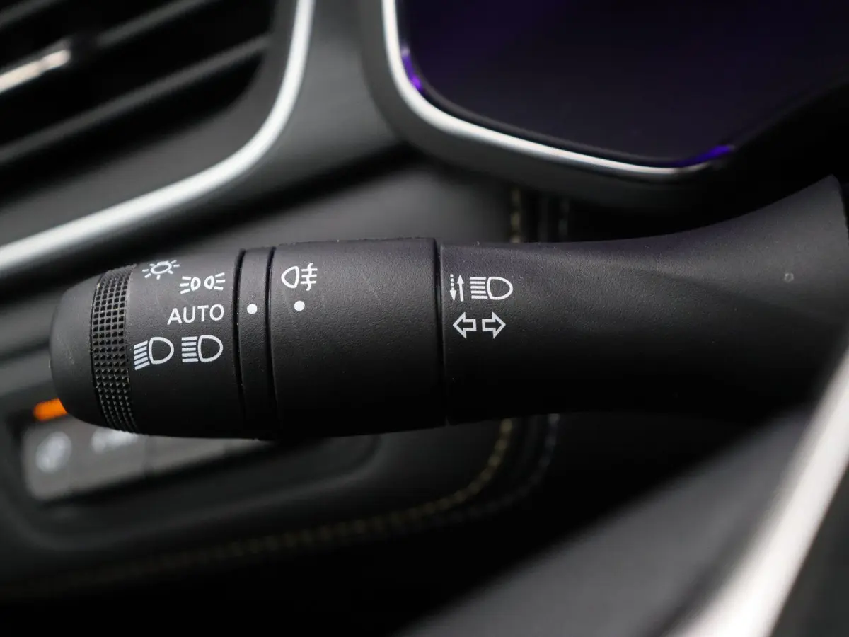 1.8 E-Tech full hybrid 160 iconic | Elektrisch verstelbare voorstoelen | Verwarmbare voorstoelen | Elektrisch bedienbare achterklep | Google Maps navigatiesysteem |