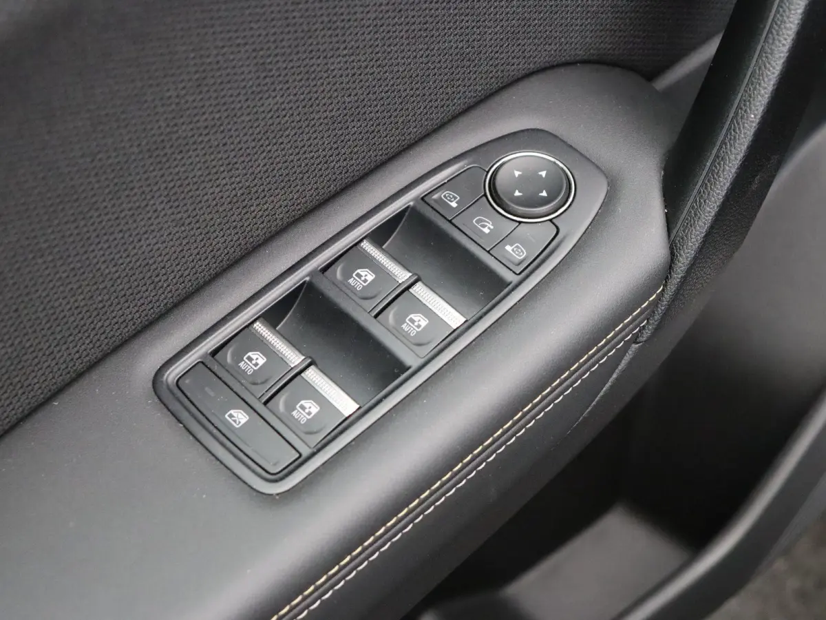 1.8 E-Tech full hybrid 160 iconic | Elektrisch verstelbare voorstoelen | Verwarmbare voorstoelen | Elektrisch bedienbare achterklep | Google Maps navigatiesysteem |