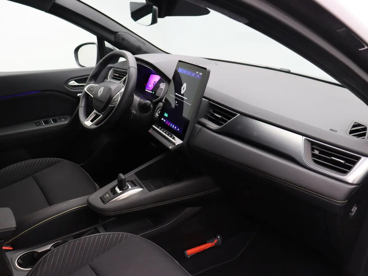 1.8 E-Tech full hybrid 160 iconic | Elektrisch verstelbare voorstoelen | Verwarmbare voorstoelen | Elektrisch bedienbare achterklep | Google Maps navigatiesysteem |