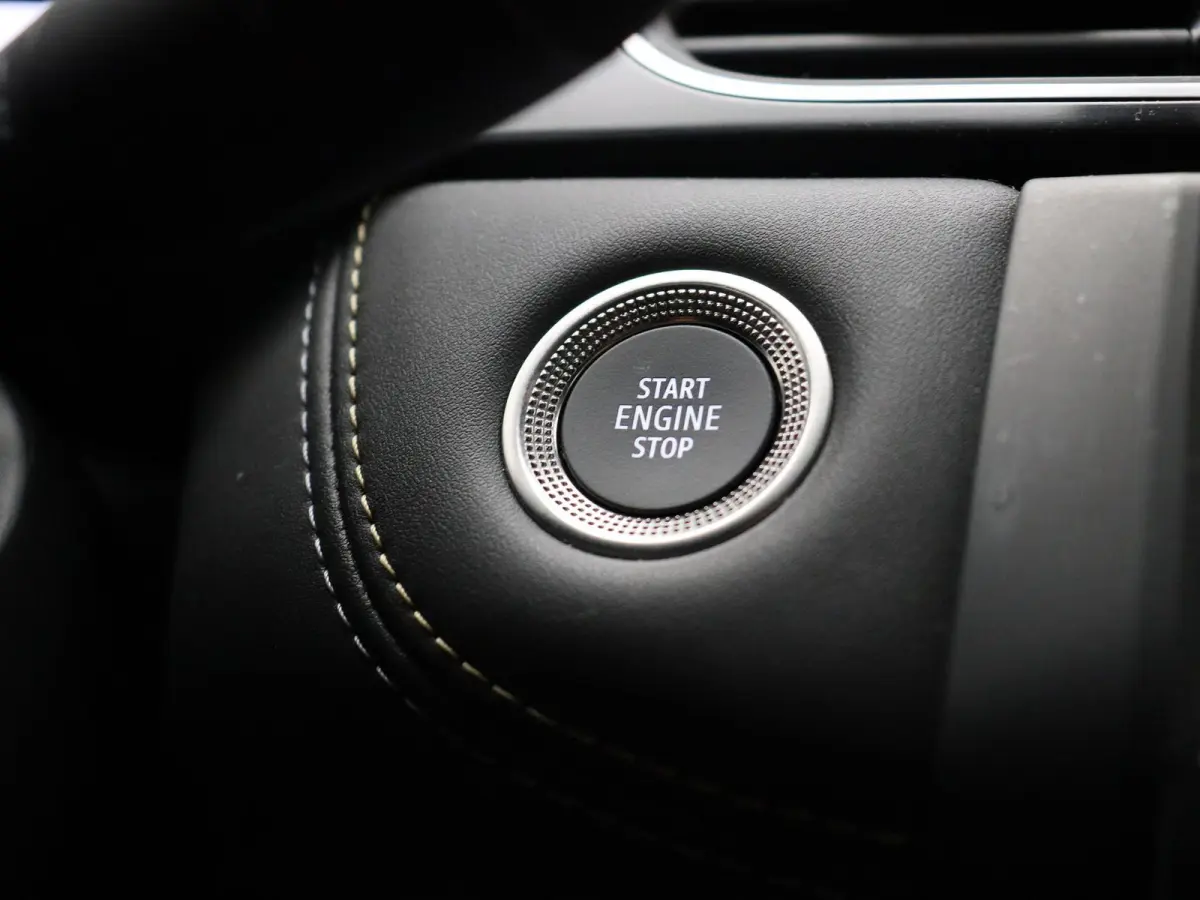 1.8 E-Tech full hybrid 160 iconic | Elektrisch verstelbare voorstoelen | Verwarmbare voorstoelen | Elektrisch bedienbare achterklep | Google Maps navigatiesysteem |