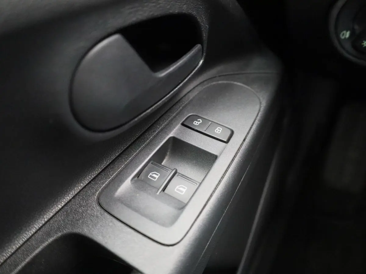 1.0 Greentech Fresh | Airconditioning | Cruise Control | Parkeersensoren | Lichtmetalen Velgen |