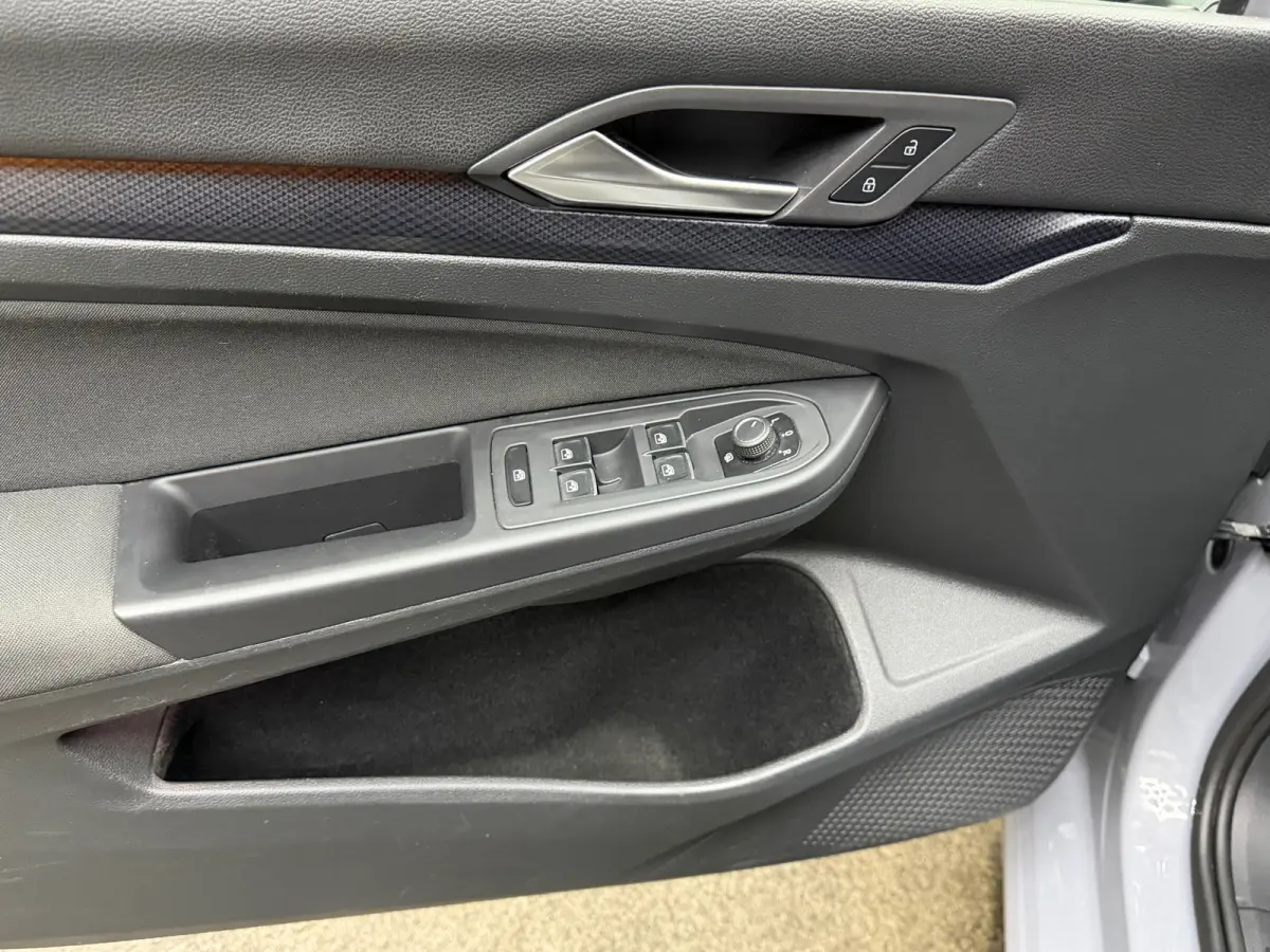 1.5 eTSI Style, 17" LM, Adaptive cruise, Virtual Cockpit, Automaat, Nav