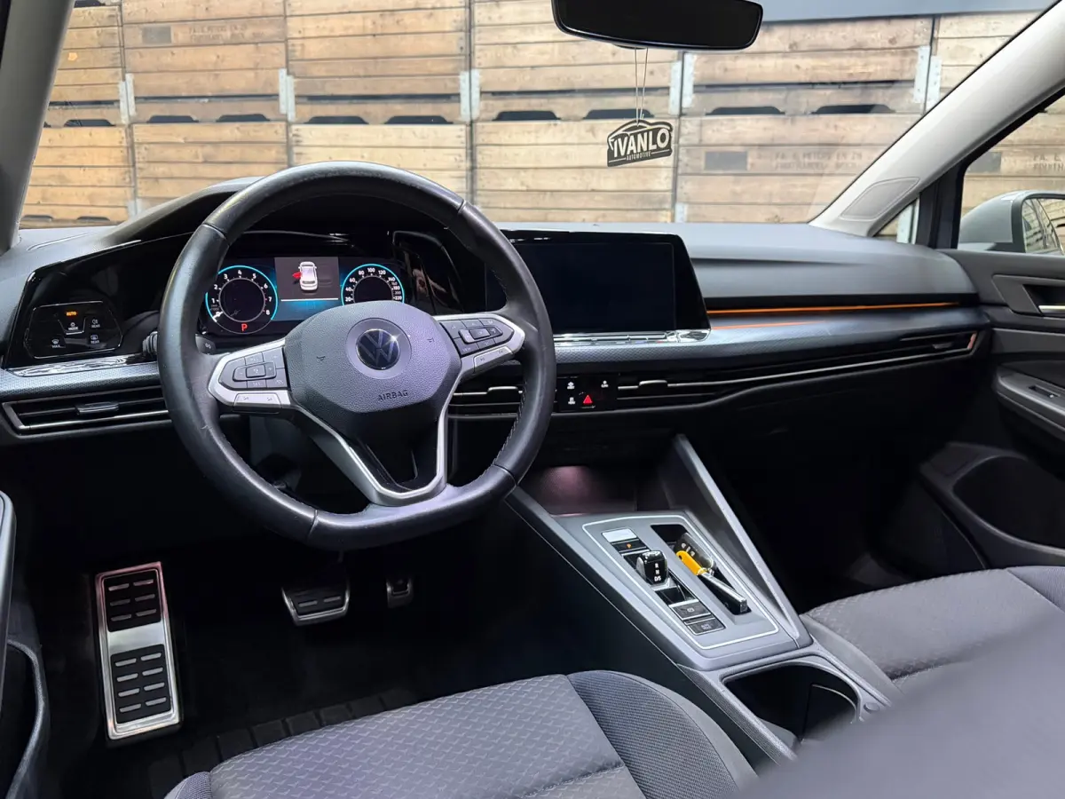 1.5 eTSI Style, 17" LM, Adaptive cruise, Virtual Cockpit, Automaat, Nav
