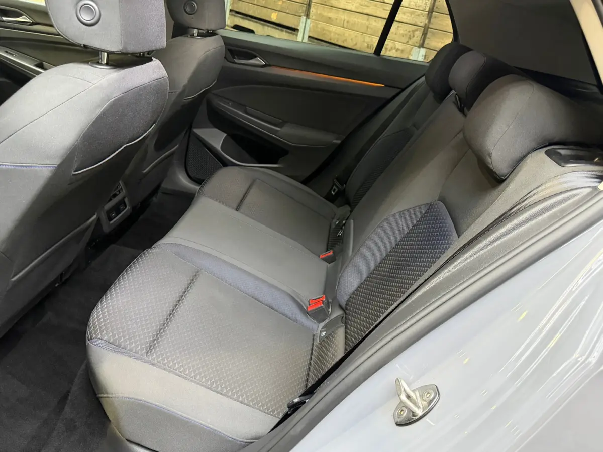 1.5 eTSI Style, 17" LM, Adaptive cruise, Virtual Cockpit, Automaat, Nav