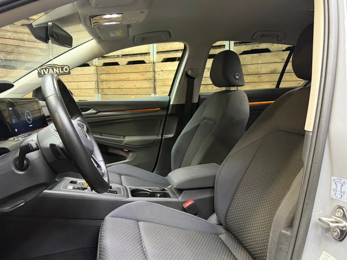1.5 eTSI Style, 17" LM, Adaptive cruise, Virtual Cockpit, Automaat, Nav