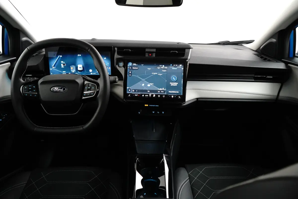 Premium 44 kWh | Panoramdak | Leder | Adaptieve cruise | Dodehoek detectie | Apple carplay / andriod auto