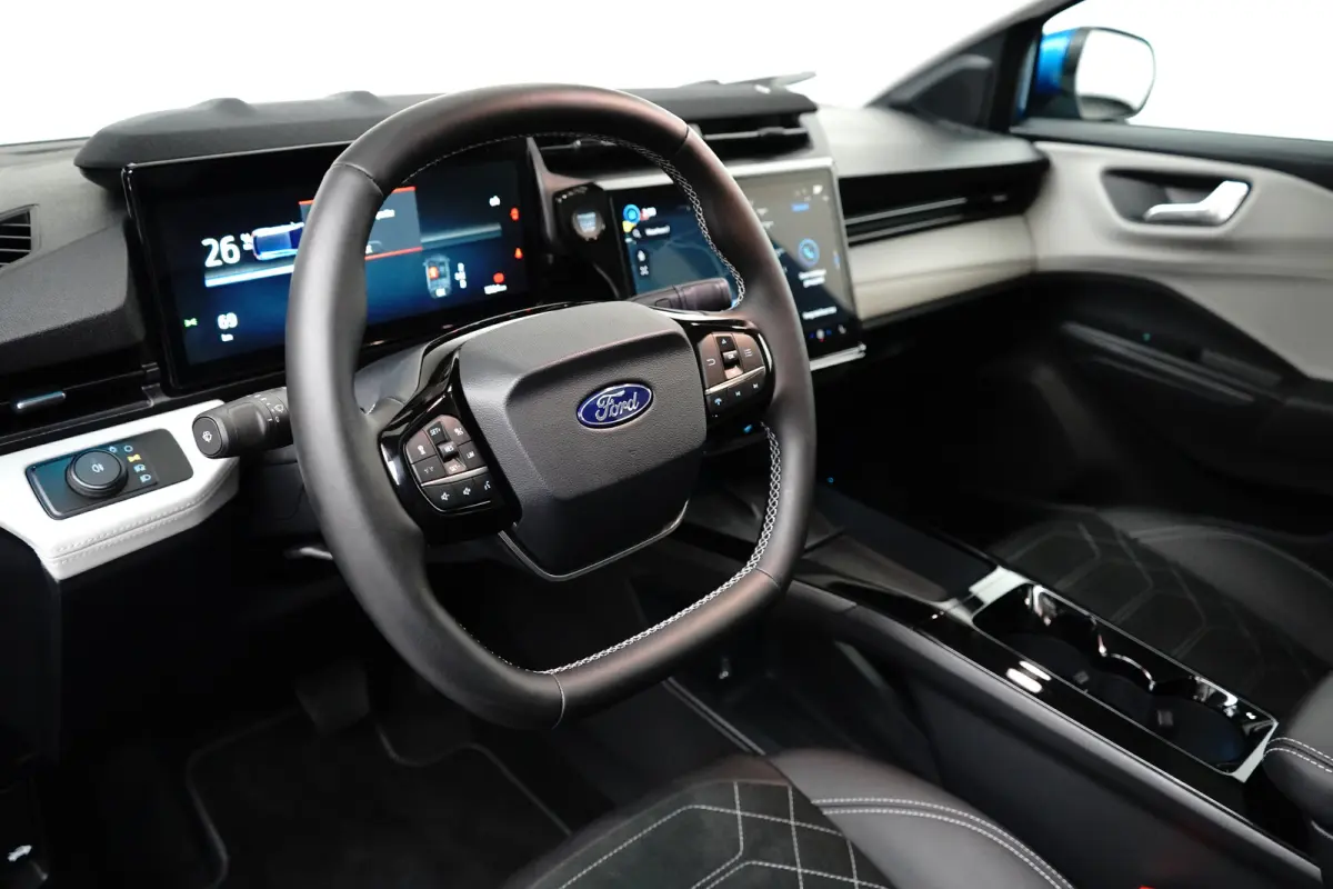 Premium 44 kWh | Panoramdak | Leder | Adaptieve cruise | Dodehoek detectie | Apple carplay / andriod auto